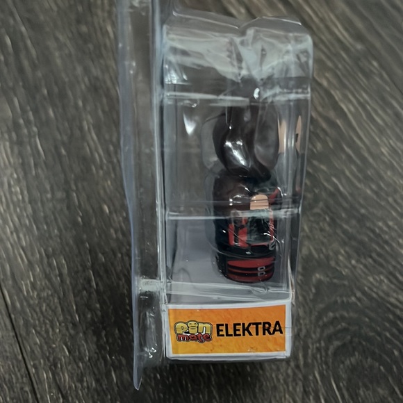 Marvel (Elektra) #76 Pin Mate Wooden Figure - Picture 6 of 8